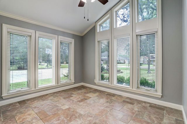811 Castle Hill Trail, Kingwood, TX 77339