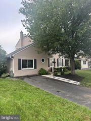517 WOODBRIDGE CIR, Harleysville, PA 19438