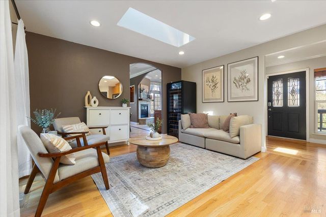 6081 Malcom Ln, Penngrove, CA 94951