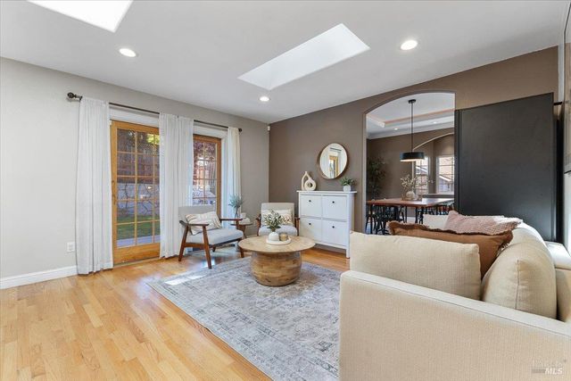 6081 Malcom Ln, Penngrove, CA 94951