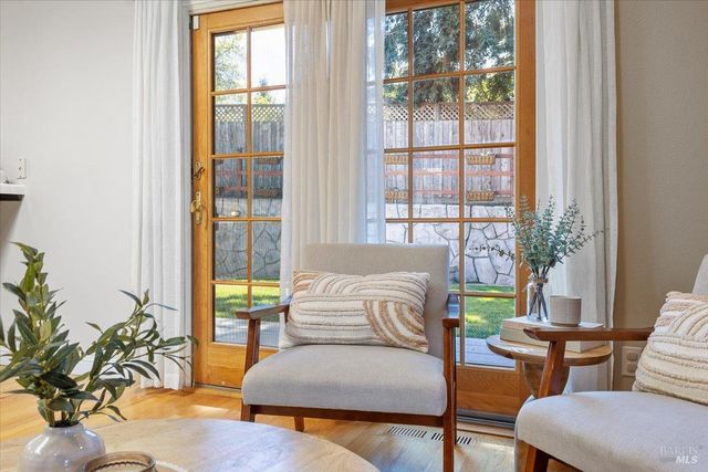 6081 Malcom Ln, Penngrove, CA 94951