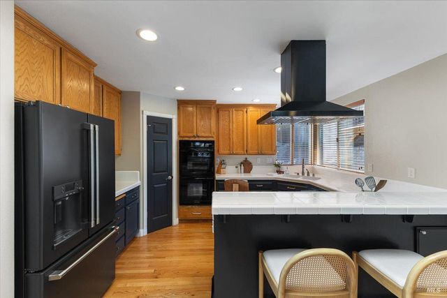 6081 Malcom Ln, Penngrove, CA 94951