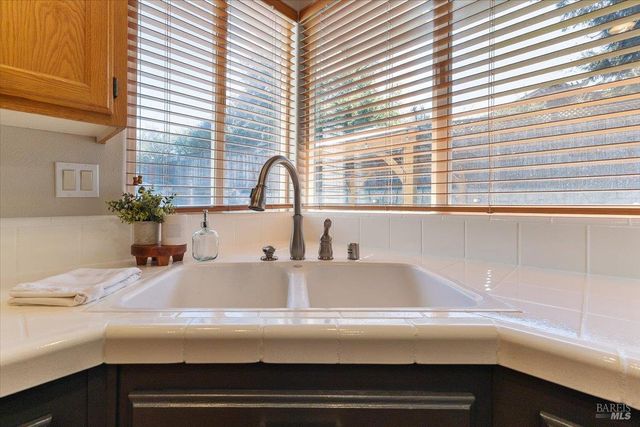 6081 Malcom Ln, Penngrove, CA 94951