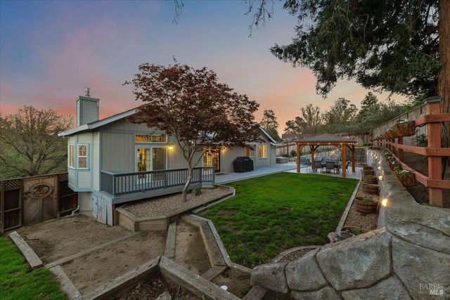 6081 Malcom Ln, Penngrove, CA 94951