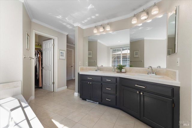 6081 Malcom Ln, Penngrove, CA 94951