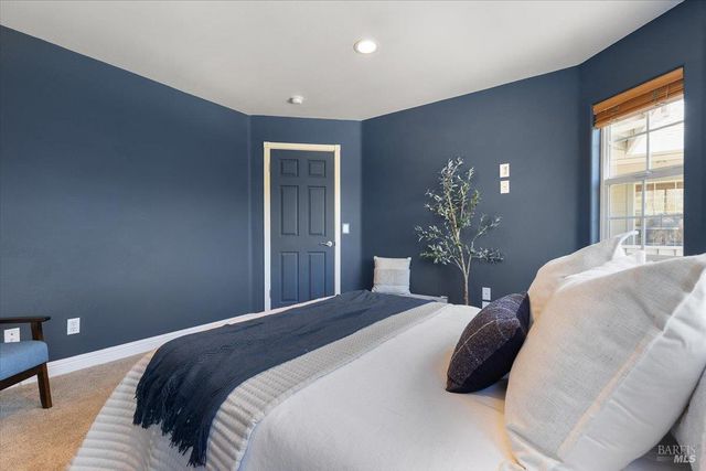 6081 Malcom Ln, Penngrove, CA 94951