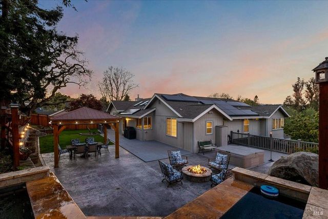 6081 Malcom Ln, Penngrove, CA 94951