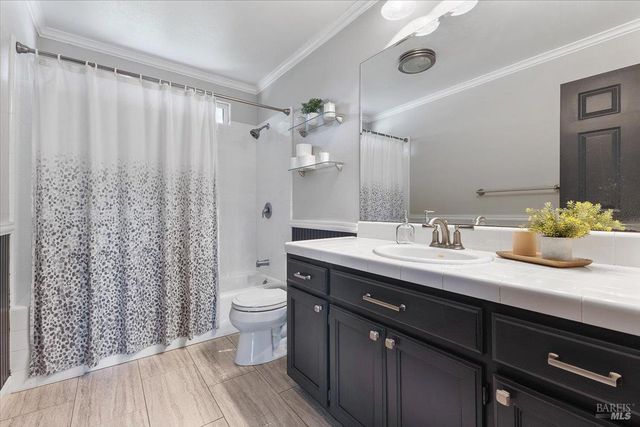 6081 Malcom Ln, Penngrove, CA 94951