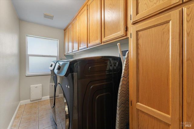 6081 Malcom Ln, Penngrove, CA 94951