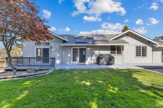 6081 Malcom Ln, Penngrove, CA 94951