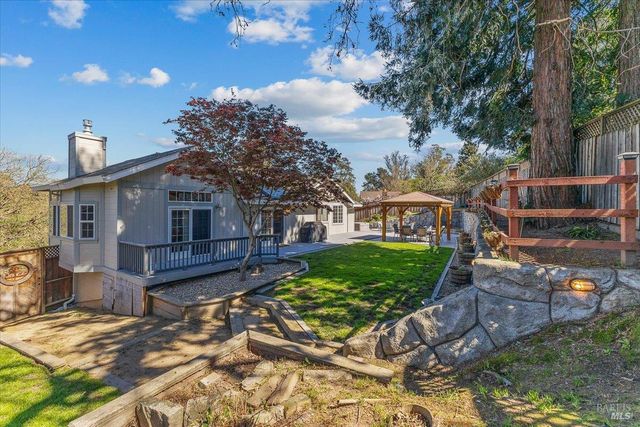6081 Malcom Ln, Penngrove, CA 94951