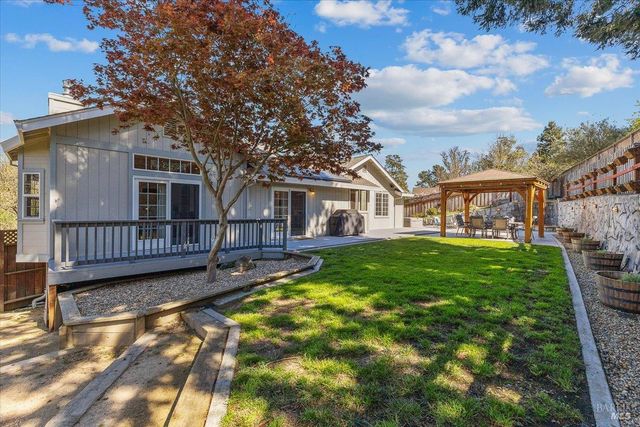 6081 Malcom Ln, Penngrove, CA 94951