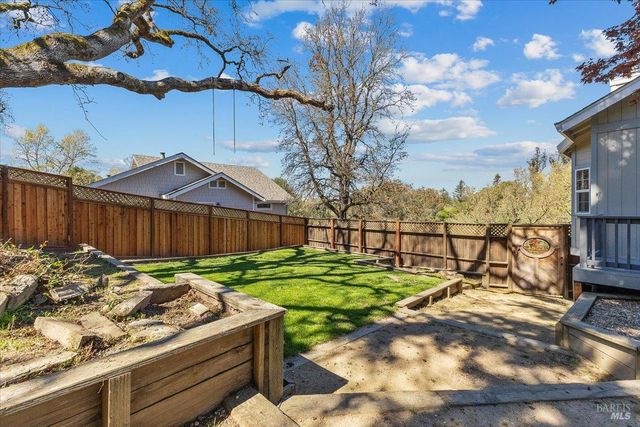 6081 Malcom Ln, Penngrove, CA 94951