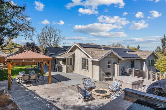 6081 Malcom Ln, Penngrove, CA 94951