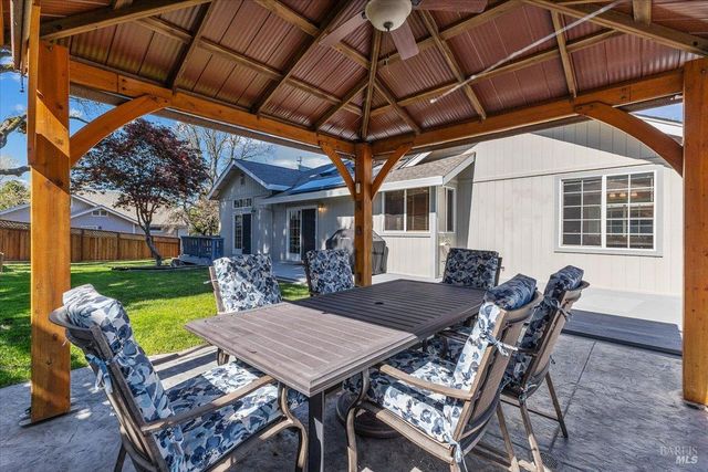 6081 Malcom Ln, Penngrove, CA 94951