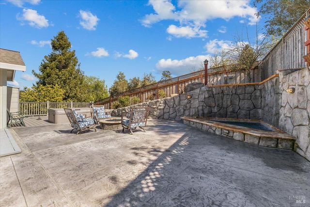 6081 Malcom Ln, Penngrove, CA 94951