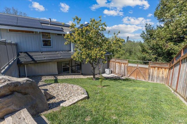 6081 Malcom Ln, Penngrove, CA 94951