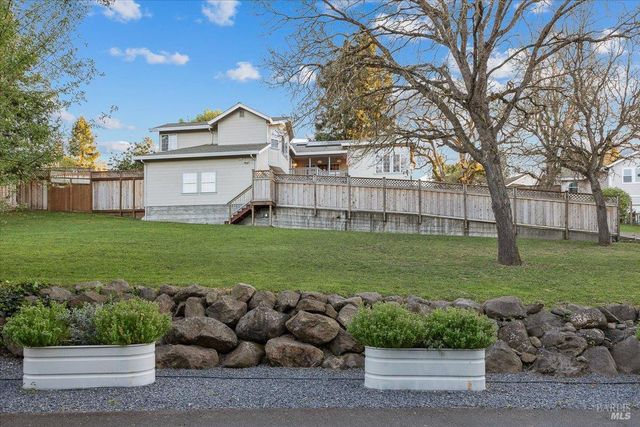 6081 Malcom Ln, Penngrove, CA 94951