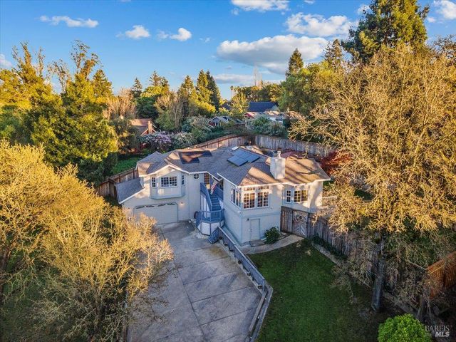 6081 Malcom Ln, Penngrove, CA 94951