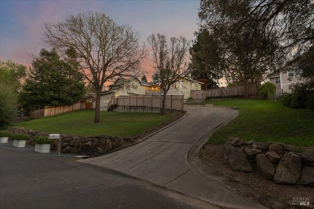 6081 Malcom Ln, Penngrove, CA 94951