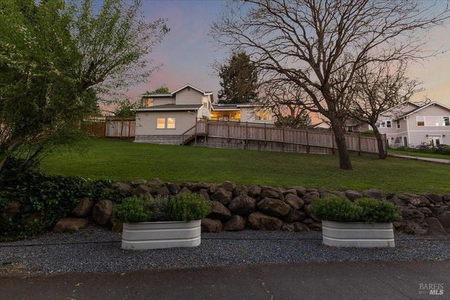 6081 Malcom Ln, Penngrove, CA 94951