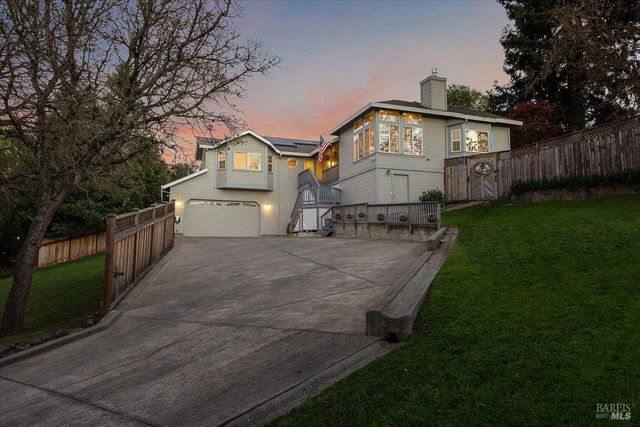 6081 Malcom Ln, Penngrove, CA 94951