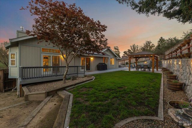 6081 Malcom Ln, Penngrove, CA 94951