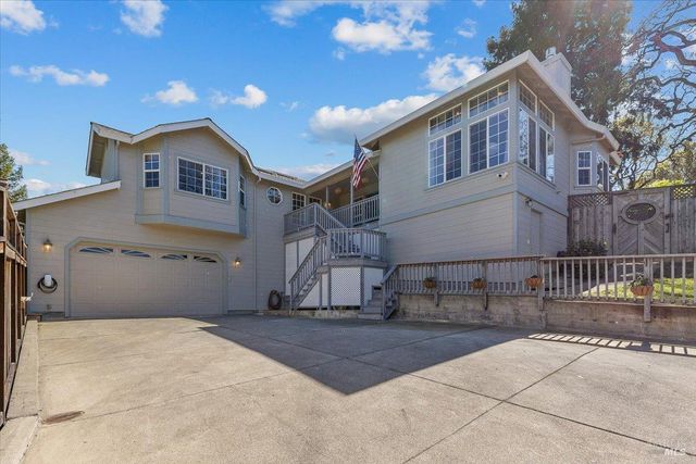 6081 Malcom Ln, Penngrove, CA 94951