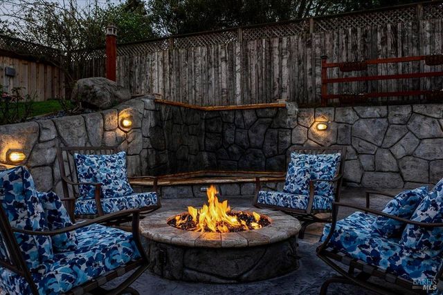 6081 Malcom Ln, Penngrove, CA 94951