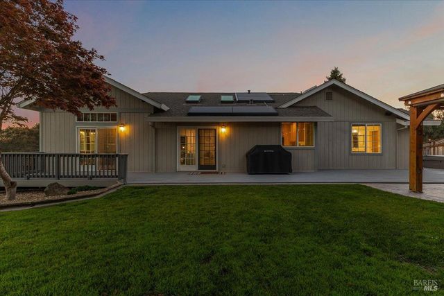 6081 Malcom Ln, Penngrove, CA 94951