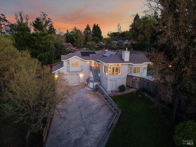 6081 Malcom Ln, Penngrove, CA 94951