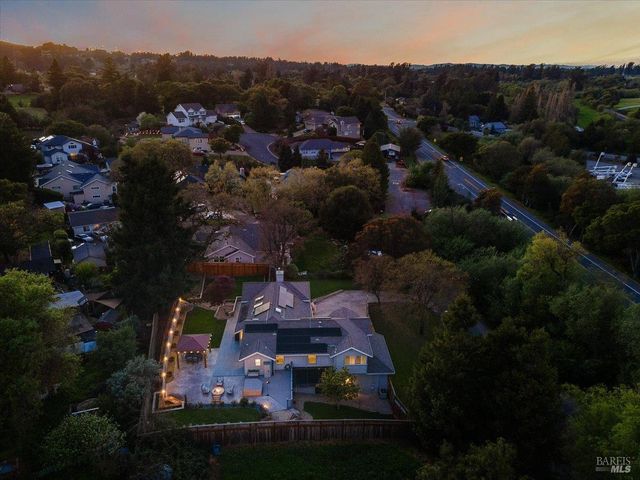 6081 Malcom Ln, Penngrove, CA 94951