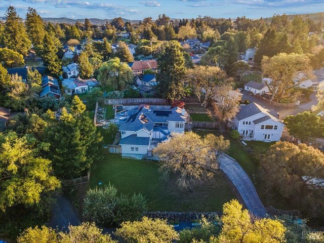 6081 Malcom Ln, Penngrove, CA 94951