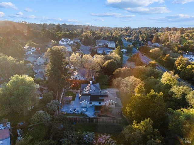 6081 Malcom Ln, Penngrove, CA 94951