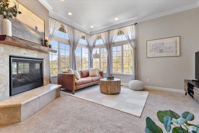 6081 Malcom Ln, Penngrove, CA 94951