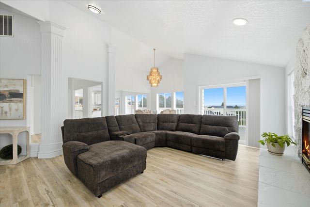 4104 Horizon Dr, Pasco, WA 99301