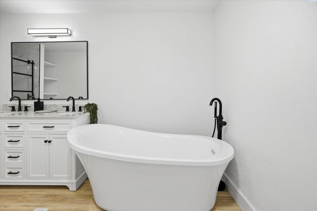 4104 Horizon Dr, Pasco, WA 99301