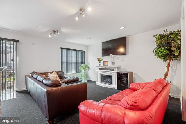 1007 MOORE RD, West Deptford, NJ 08086