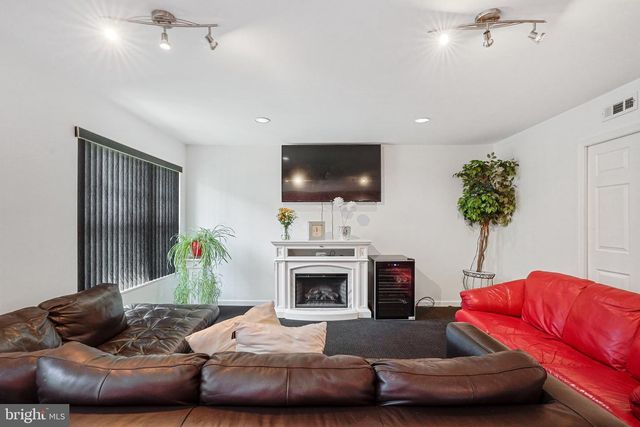 1007 MOORE RD, West Deptford, NJ 08086