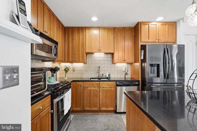 1007 MOORE RD, West Deptford, NJ 08086