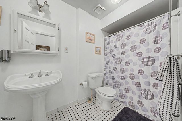 135 W Mountain Rd, Sparta Twp., NJ 07871