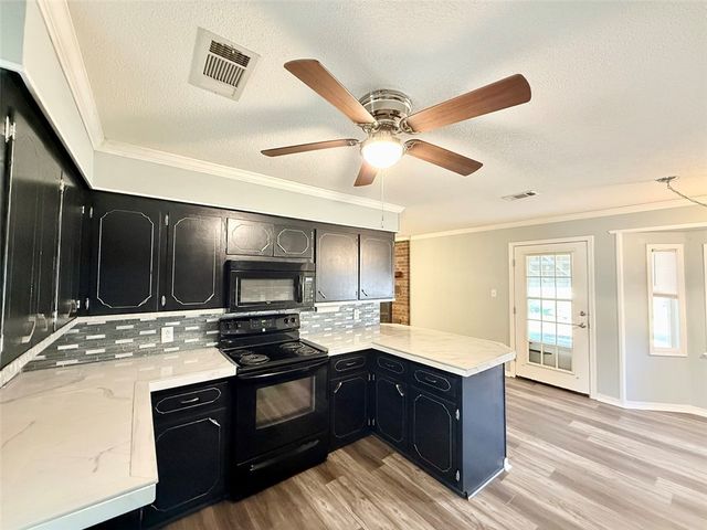 303 S Inglewood Avenue, Russellville, AR 72801