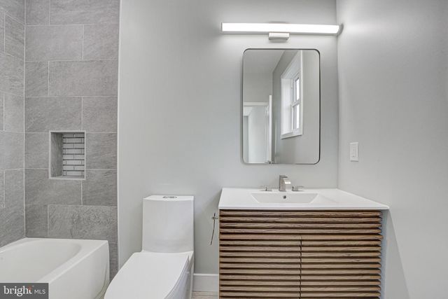 10032 SINNOTT, Bethesda, MD 20817