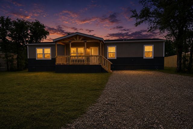 143 Lark Meadow Drive, Runaway Bay, TX 76426