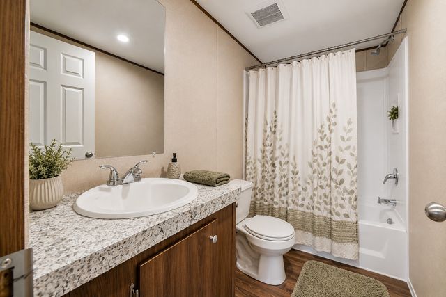 143 Lark Meadow Drive, Runaway Bay, TX 76426