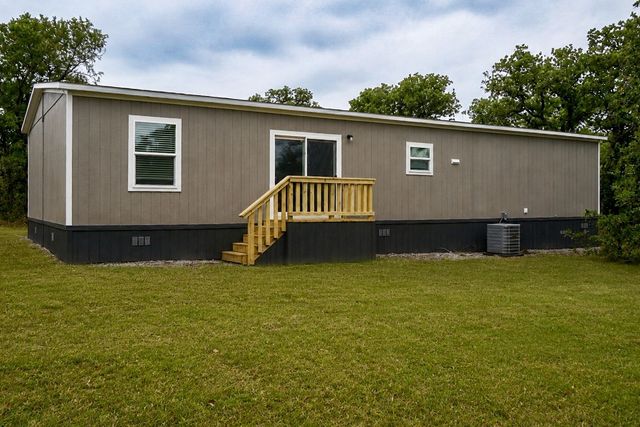 143 Lark Meadow Drive, Runaway Bay, TX 76426