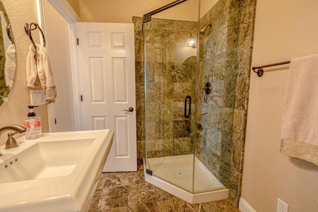 16551 N Manor Ln, Lodi, CA 95240