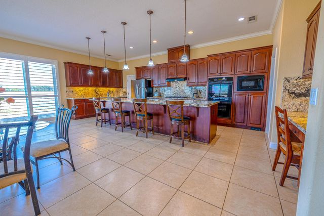 16551 N Manor Ln, Lodi, CA 95240