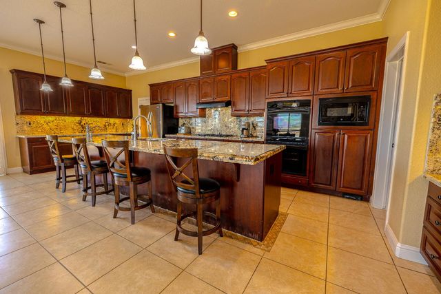 16551 N Manor Ln, Lodi, CA 95240