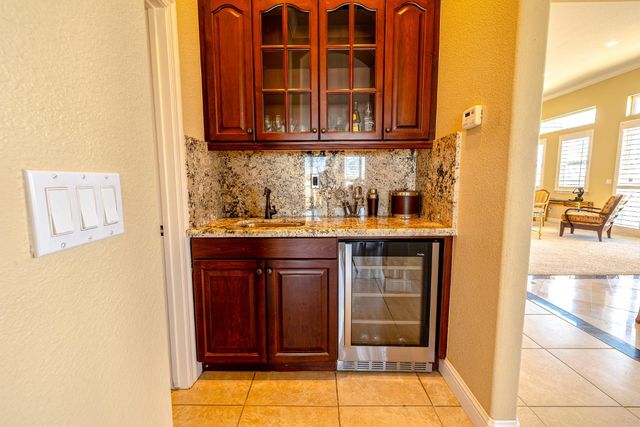 16551 N Manor Ln, Lodi, CA 95240